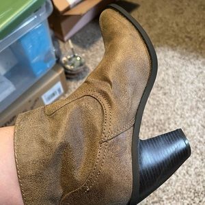 Light tan semi suede boots, size 10.